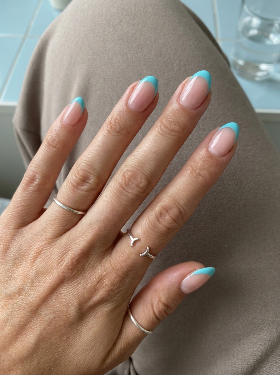 Pool Blue French Nails als Turquoise French Nails Inspiration 2026